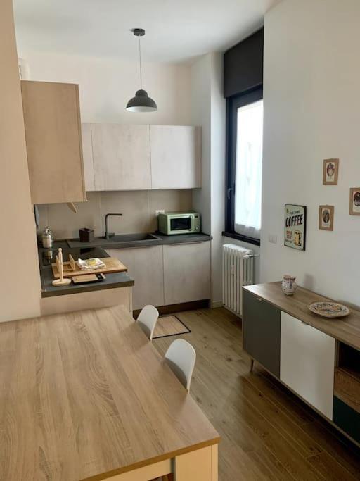 Appartamento Con Terrazzo Sui Tetti Milanesi Extérieur photo