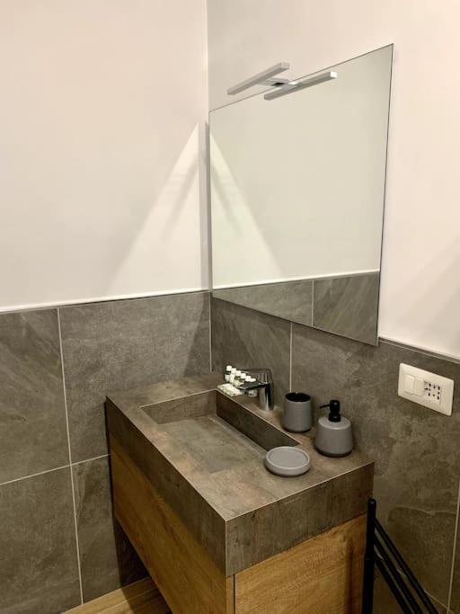Appartamento Con Terrazzo Sui Tetti Milanesi Extérieur photo